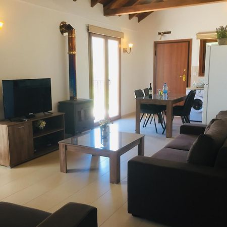 Love Holiday Suite 2 Tris Elies Luaran gambar