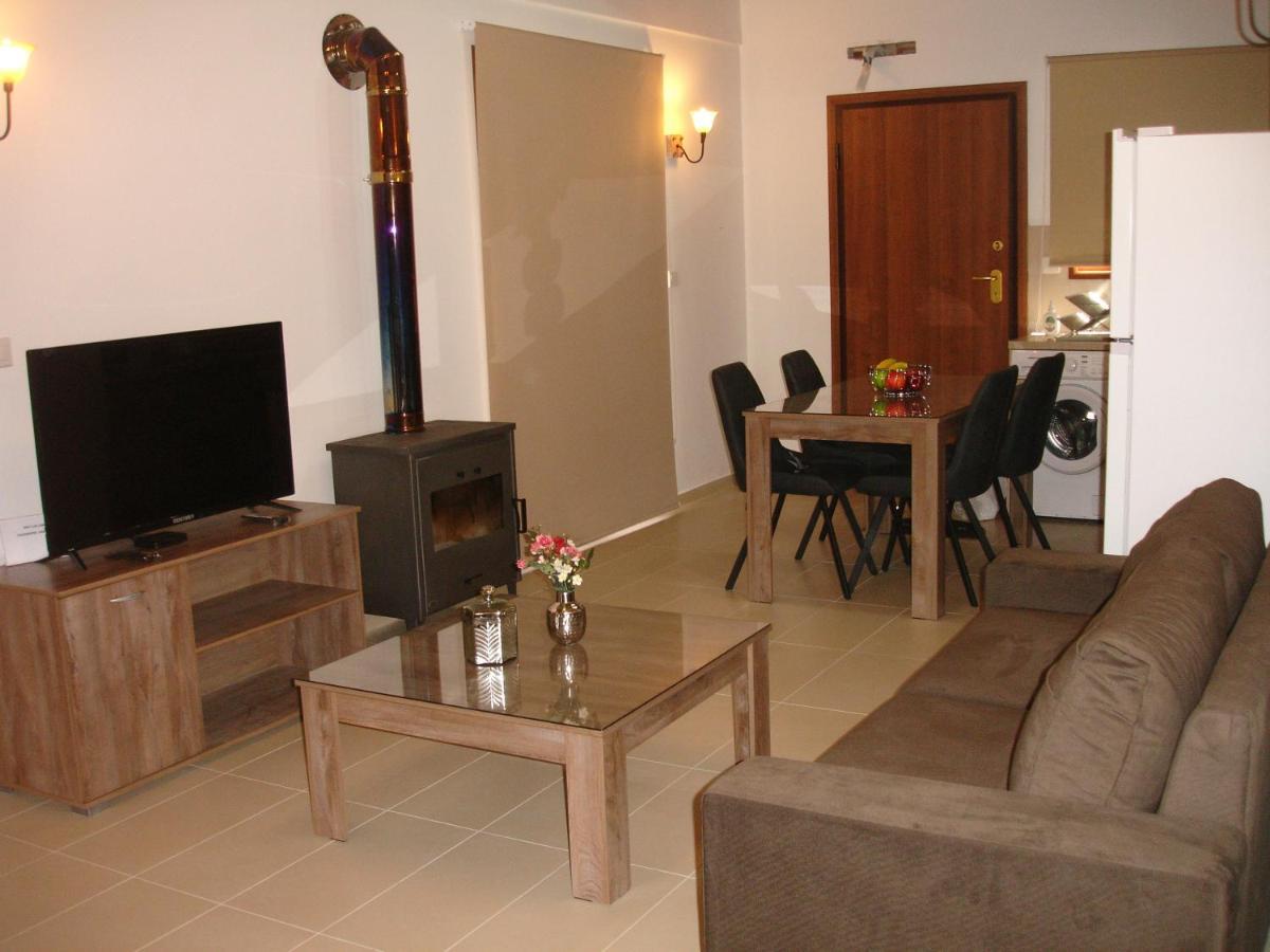 Love Holiday Suite 2 Tris Elies Luaran gambar
