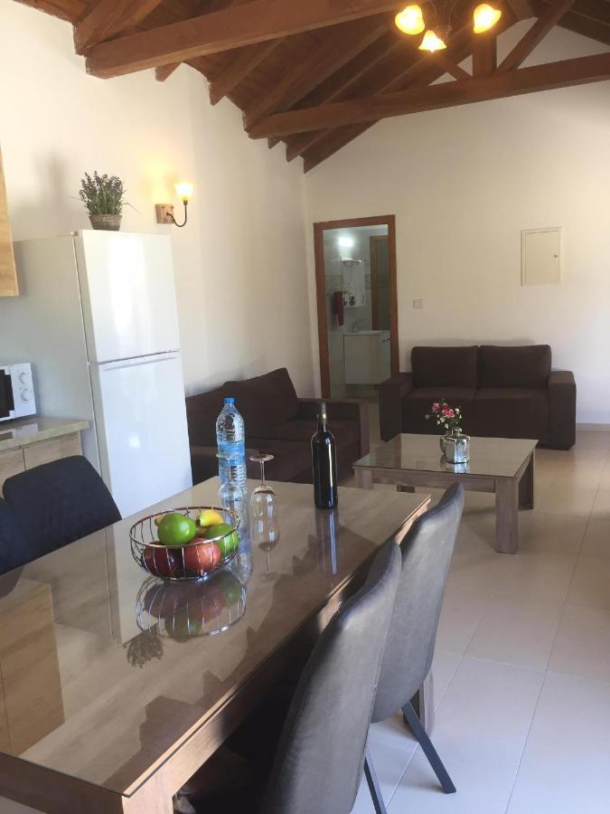 Love Holiday Suite 2 Tris Elies Luaran gambar
