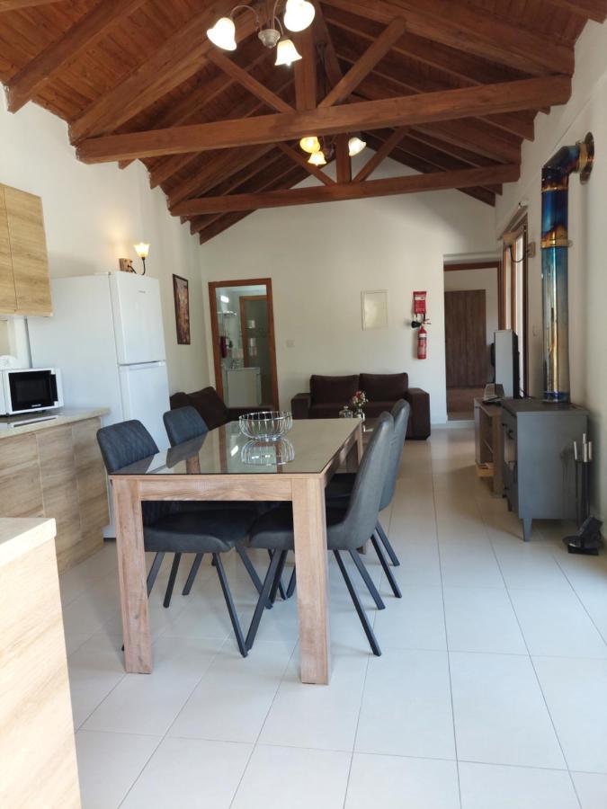 Love Holiday Suite 2 Tris Elies Luaran gambar