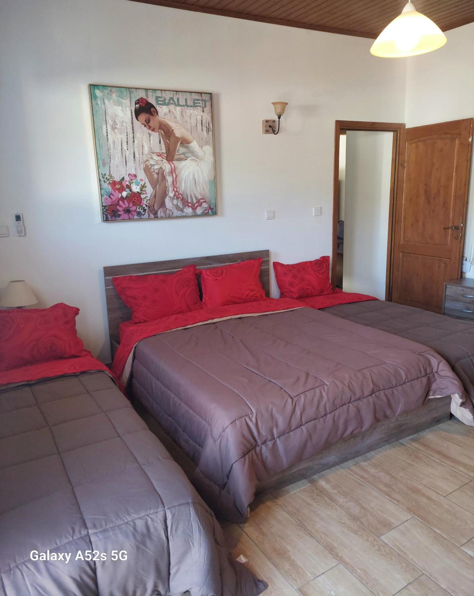 Love Holiday Suite 2 Tris Elies Luaran gambar